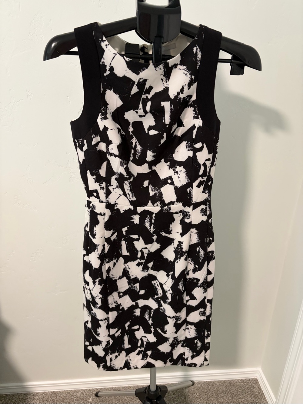 H&M Black and White Abstract Sheath Dress Size 6